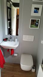 Sanierung Gäste-WC mit Resopal-Wandverkleidung, Meiningen  © Hei San GmbH